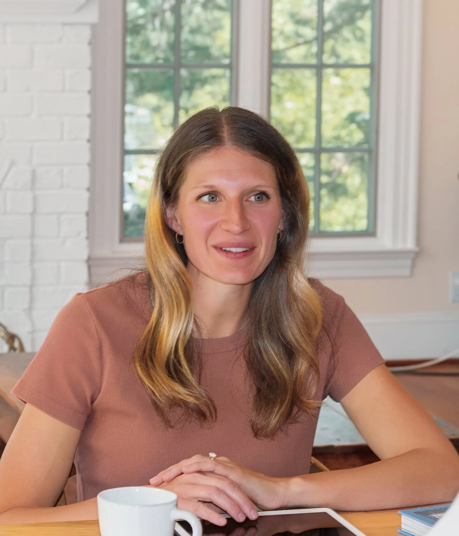 Kelsey Shaughnessy, RDN, talking with a client at a table in a sunny living room